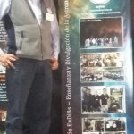 16.Daniel Cabezas junto al banner de EnDiAs